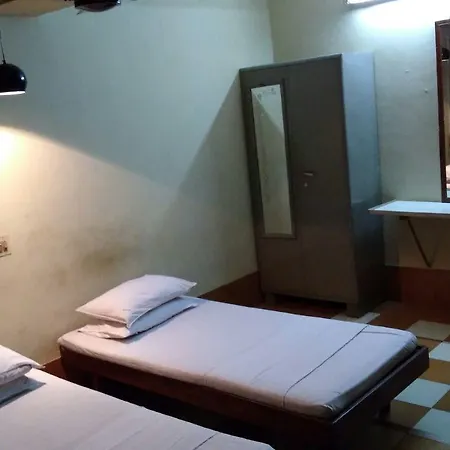 Hotel Srinivas 3*