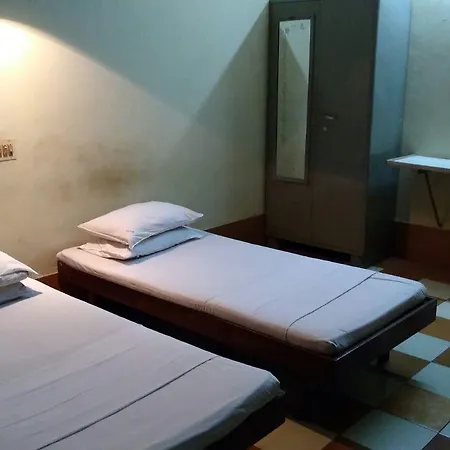 Hotel Srinivas 3*